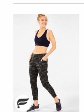 Fabletics - Camo Print Jogger Pants - Black/Grey